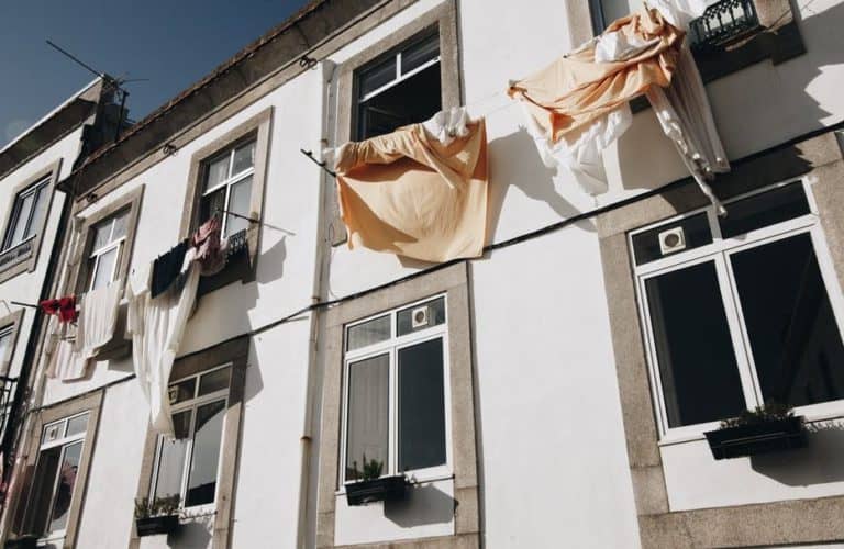 body toxicity symptoms - laundry drying outside